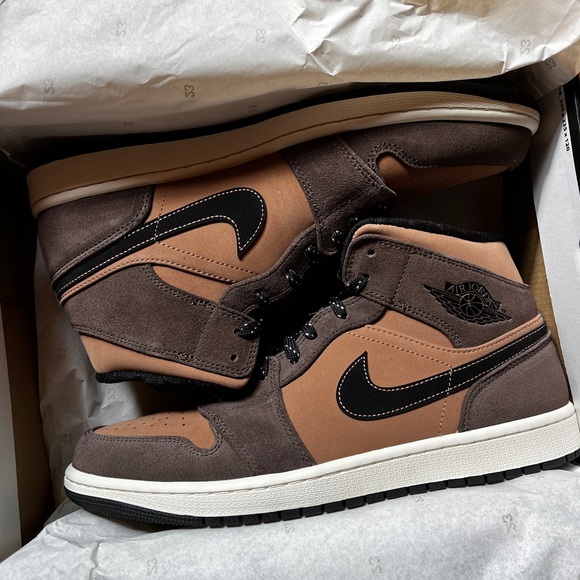Nike Air Jordan 1 Mid "Dark Chocolate" Size 11 - Picture 1 of 5